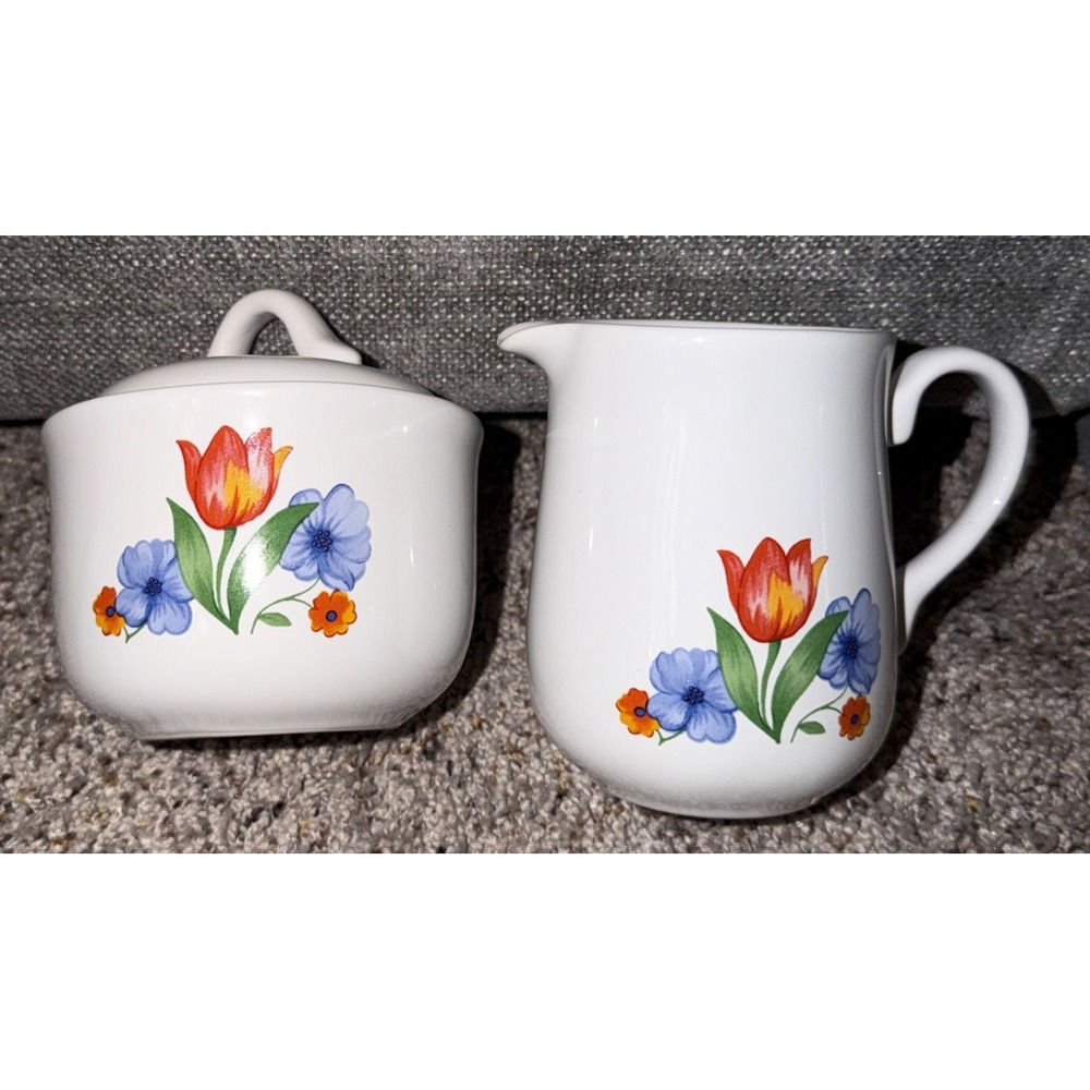Corelle Fresh Cut Creamer and Sugar Bowl & Lid Red Tulip w/ Blue Flowers